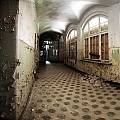 Beelitz-Heilstätten: decay in the corridor